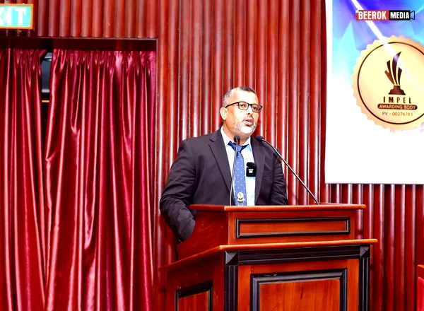 Anas Sir delivering an address